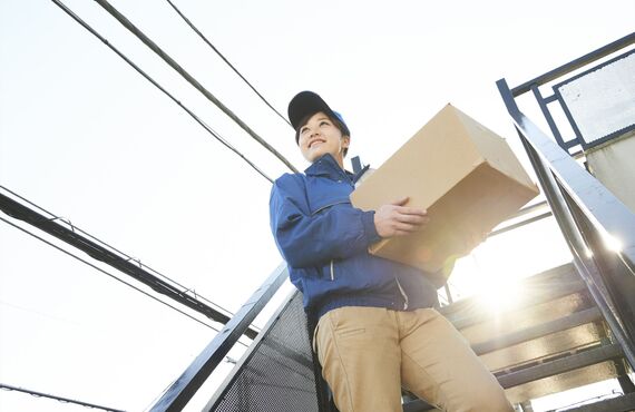 お荷物は軽い物ばかりですので女性も活躍しております | 清水区を中心に活動する軽貨物運送会社・F-ライン
